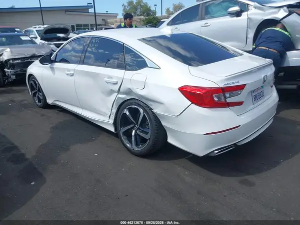 1HGCV1F34KA111011 — 2019 Honda Accord, фото 3 с аукциона IAAI, Левый бок