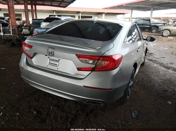 1HGCV1F33LA072817 — 2020 Honda Accord, фото 4 с аукциона IAAI, Правый бок