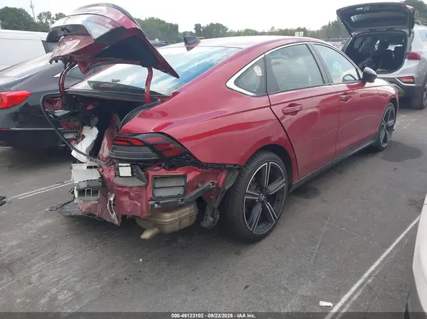 1HGCY2F50RA075990 — 2024 Honda Accord, фото 4 с аукциона IAAI, Передняя и задняя части