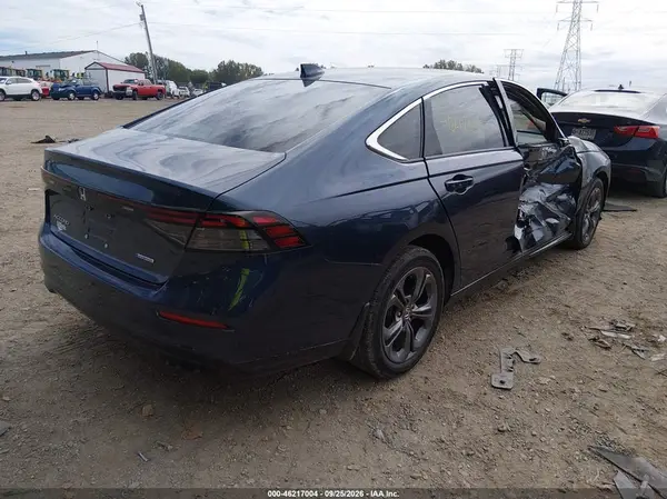 1HGCY2F60RA085878 — 2024 Honda Accord, фото 4 с аукциона IAAI, Правый бок