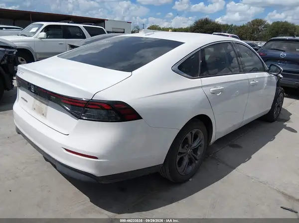 1HGCY1F30RA066702 — 2024 Honda Accord, фото 4 с аукциона IAAI, Передняя часть