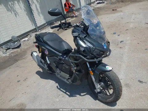 MLHKF5454S5100938 — 2025 Honda ADV160 A, Left & Right Side, фото до ремонта