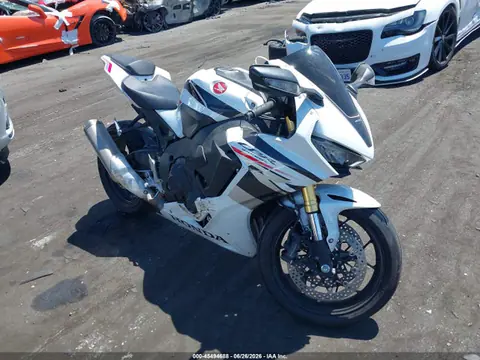 JH2SC7751SK800119 — 2025 Honda CBR1000 Ra, Правый бок (Right Side), фото до ремонта