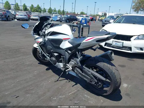 2025 Honda Cbr1000 Ra VIN JH2SC7751SK800119 фото 3