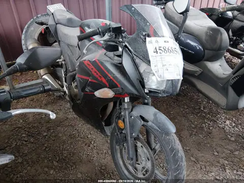 MLHNC5107J5400051 — 2018 Honda CBR300 R, Передняя часть (Front End), фото до ремонта