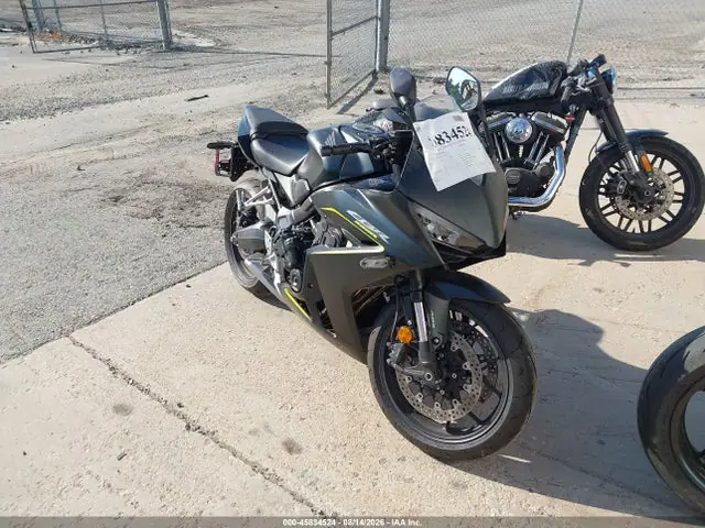 MLHRH1550T5200438 — 2026 Honda CBR650 R, Правый бок (Right Side), фото до ремонта