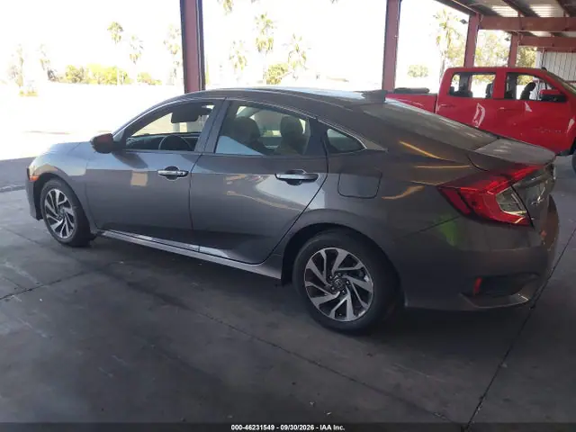 19XFC2F78JE201929 — 2018 Honda Civic EX, фото 3 с аукциона IAAI 13.10.2026, Передняя часть