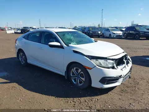 2HGFC2F5XJH026023 — 2018 Honda Civic LX, Передняя часть, фото до ремонта