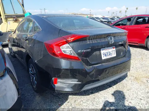 2018 Honda Civic Lx VIN 2HGFC2F52JH557216 фото 3