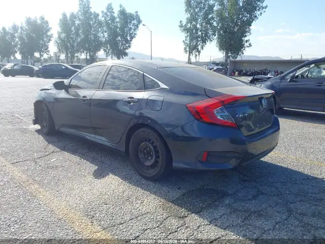 2HGFC2F5XJH523413 — 2018 Honda Civic LX, фото 3 с аукциона IAAI 13.10.2026, Передняя часть