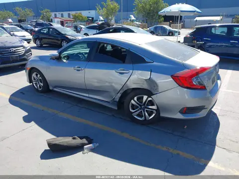 2018 Honda Civic Lx VIN 2HGFC2F51JH573701 фото 3