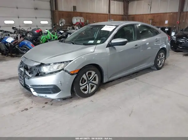 2HGFC2F56HH510975 — 2017 Honda Civic, фото 2 с аукциона IAAI, Передняя часть