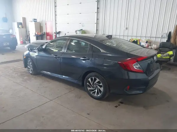 19XFC2F73HE069981 — 2017 Honda Civic, фото 3 с аукциона IAAI, Передняя часть