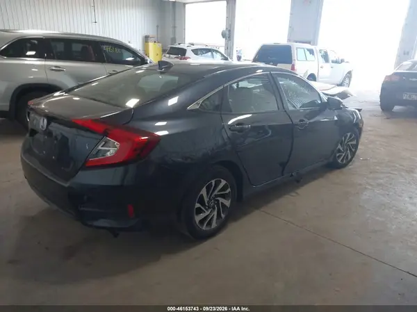 19XFC2F73HE069981 — 2017 Honda Civic, фото 4 с аукциона IAAI, Передняя часть