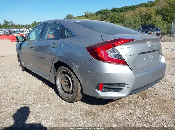 19XFC2F55HE034728 — 2017 Honda Civic, фото 3 с аукциона IAAI, Передняя часть