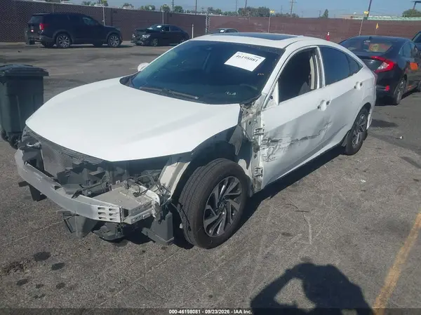 19XFC2F84HE213482 — 2017 Honda Civic, фото 2 с аукциона IAAI, Передняя часть