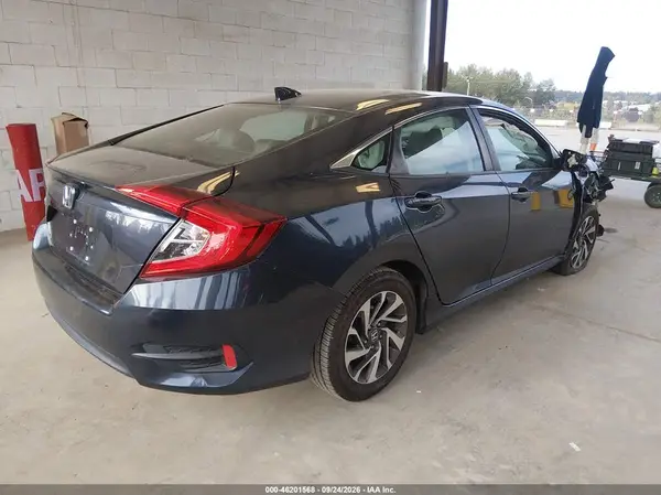 19XFC2F86HE205786 — 2017 Honda Civic, фото 4 с аукциона IAAI 09.10.2026, Передняя часть справа