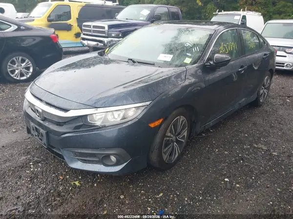 2HGFC1F35HH658933 — 2017 Honda Civic, фото 2 с аукциона IAAI, Не указано