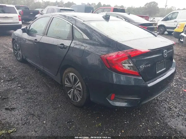 2HGFC1F35HH658933 — 2017 Honda Civic, фото 3 с аукциона IAAI, Не указано