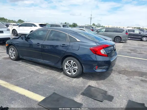 19XFC2F57JE022652 — 2018 Honda Civic, фото 3 с аукциона IAAI 09.10.2026, Передняя часть