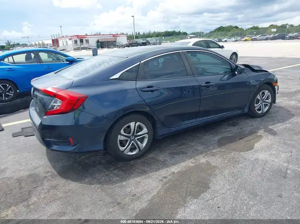 19XFC2F57JE022652 — 2018 Honda Civic, фото 4 с аукциона IAAI 09.10.2026, Передняя часть