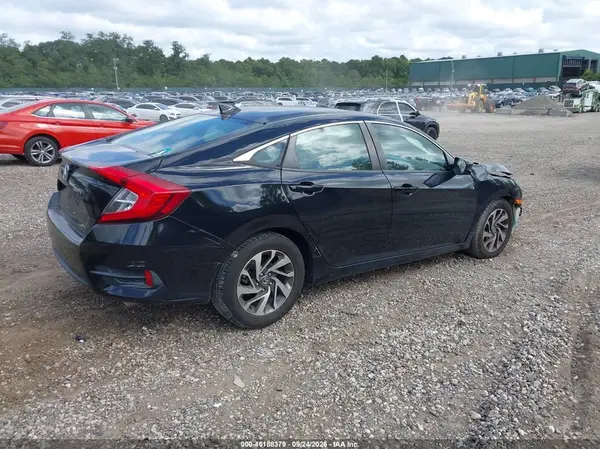 2HGFC2F76JH575963 — 2018 Honda Civic, фото 4 с аукциона IAAI, Передняя часть