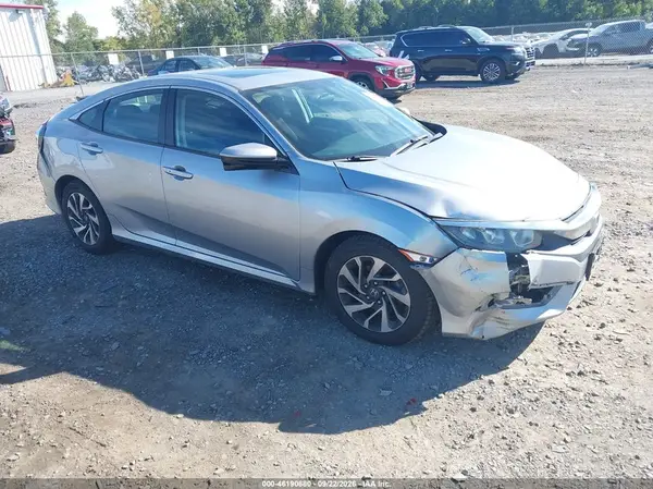 19XFC2F78JE202479 — 2018 Honda Civic, Передняя часть слева (Left Front), фото до ремонта