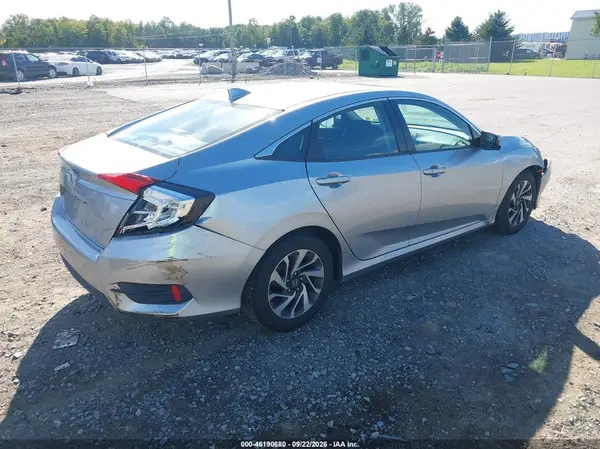19XFC2F78JE202479 — 2018 Honda Civic, фото 4 с аукциона IAAI 03.10.2026, Передняя часть слева