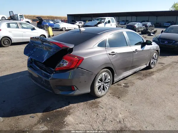 JHMFC1F37JX016051 — 2018 Honda Civic, фото 4 с аукциона IAAI 14.10.2026, Задняя часть