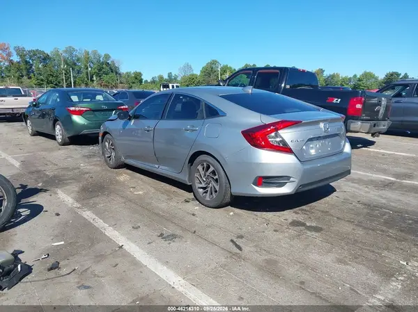 2HGFC2F78JH519250 — 2018 Honda Civic, фото 3 с аукциона IAAI, Передняя часть