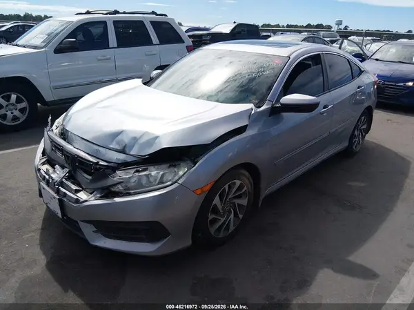 2HGFC2F74JH551371 — 2018 Honda Civic, фото 2 с аукциона IAAI, Передняя часть
