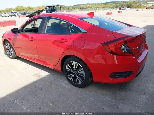 JHMFC1F37JX025851 — 2018 Honda Civic, фото 3 с аукциона IAAI, Повреждения со всех сторон