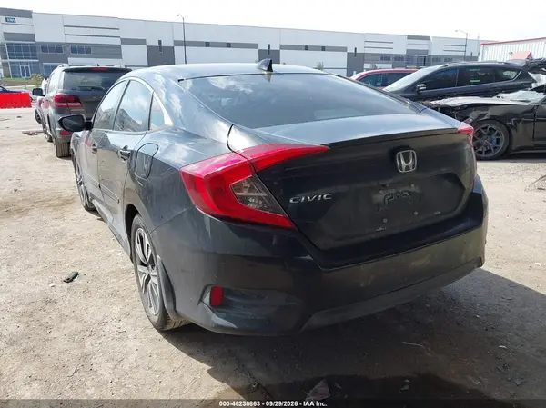 JHMFC1F31JX009712 — 2018 Honda Civic, фото 3 с аукциона IAAI, Передняя часть справа