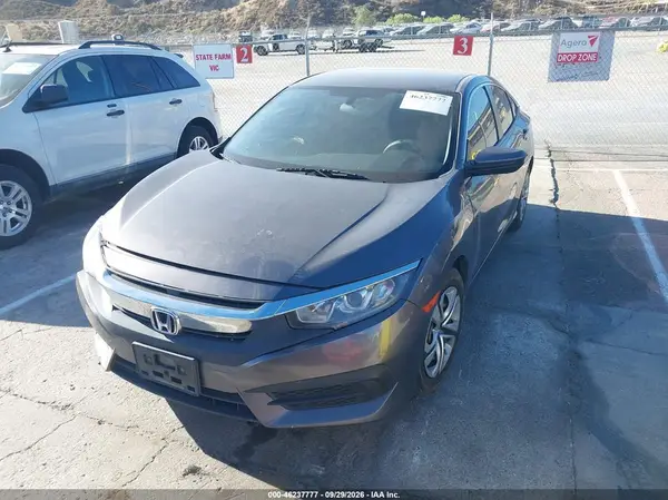2HGFC2F54JH531541 — 2018 Honda Civic, фото 2 с аукциона IAAI, Передняя часть справа