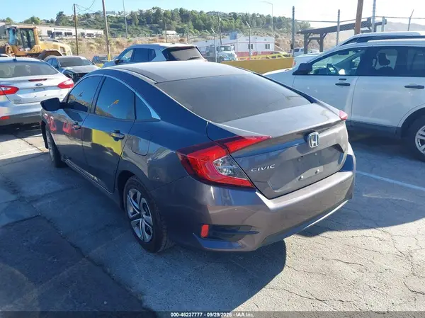 2HGFC2F54JH531541 — 2018 Honda Civic, фото 3 с аукциона IAAI, Передняя часть справа