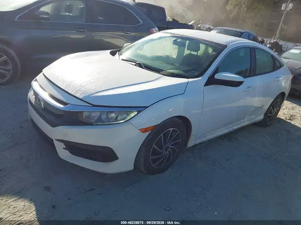 2HGFC2F51JH530170 — 2018 Honda Civic, фото 2 с аукциона IAAI, Правый бок