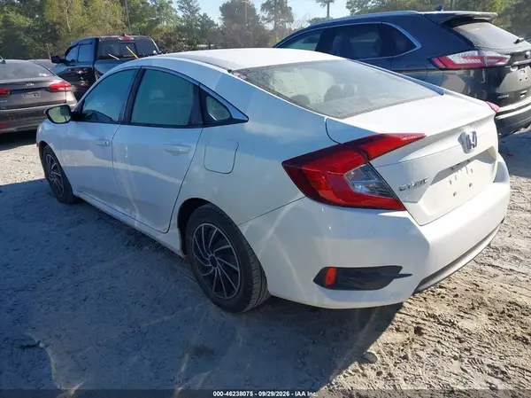 2HGFC2F51JH530170 — 2018 Honda Civic, фото 3 с аукциона IAAI, Правый бок