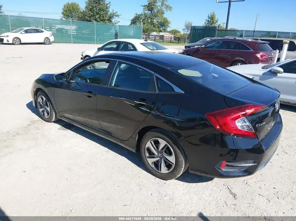 2HGFC2F63KH560717 — 2019 Honda Civic, фото 3 с аукциона IAAI, Правый бок