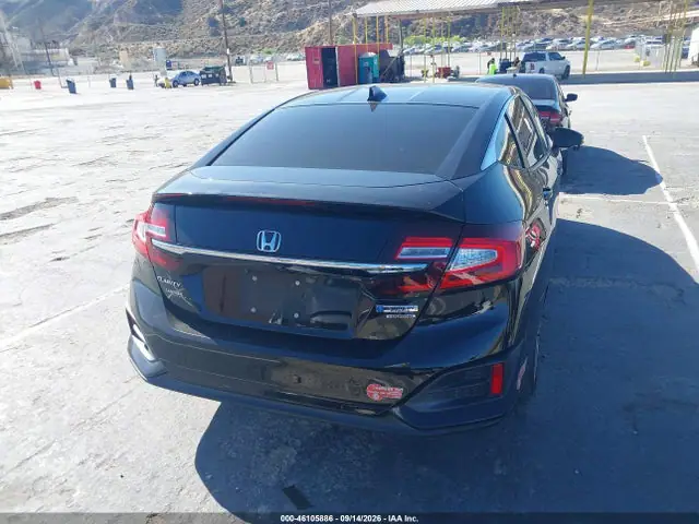 JHMZC5F36JC008549 — 2018 Honda Clarity Plug-IN Hybrid Touring, фото 4 с аукциона IAAI 14.10.2026, Передняя часть