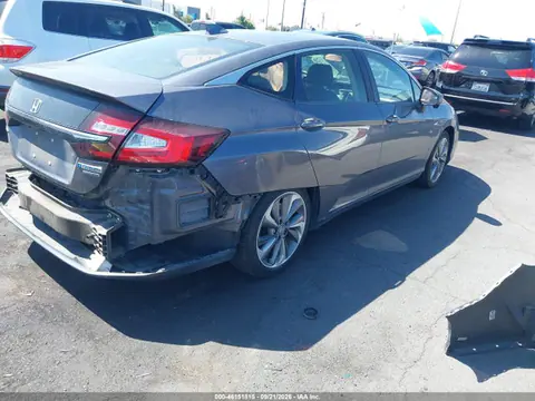 2019 Honda Clarity Plug-in Hybrid Touring VIN JHMZC5F35KC004946 фото 4