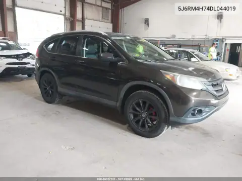 5J6RM4H74DL044019 — 2013 Honda CR-V, Сзади, фото до ремонта