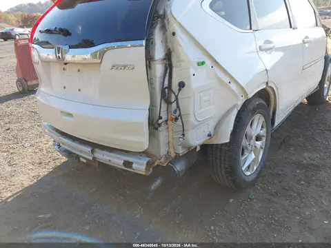 5J6RM4H77FL023989 — 2015 Honda CR-V, Передняя часть, фото до ремонта