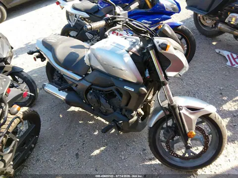 JH2RC6806GK200179 — 2016 Honda CTX700 N, Угон (Theft), фото до ремонта