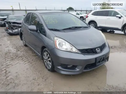 LUCGE8H76C3003242 — 2012 Honda Fit, Сзади, фото до ремонта