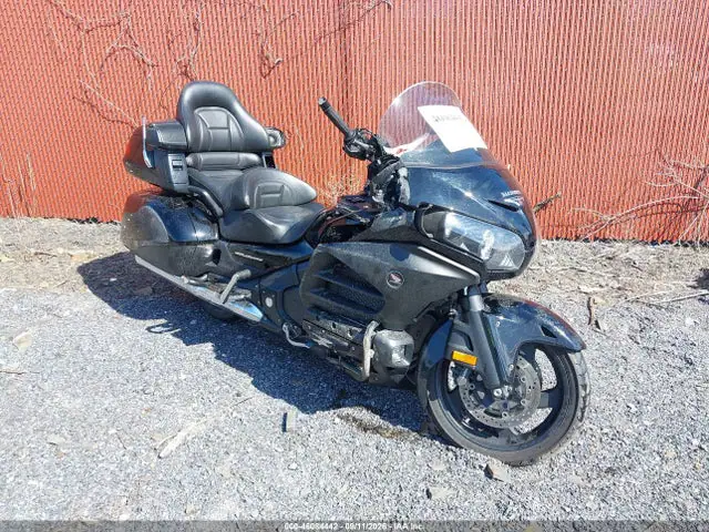 JH2SC68W6EK000017 — 2014 Honda GL1800 H, Правый бок (Right Side), фото до ремонта