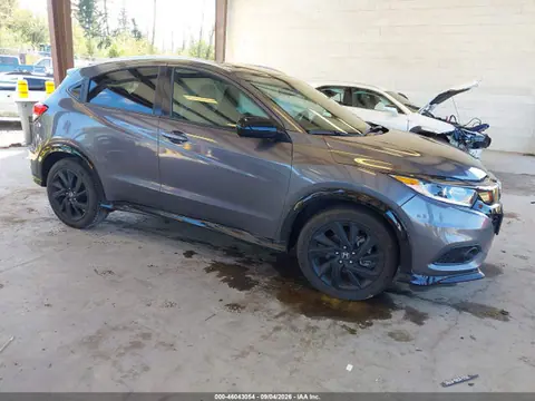 3CZRU5H12MM709595 — 2021 Honda HR-V 2WD Sport, Передняя часть, фото до ремонта