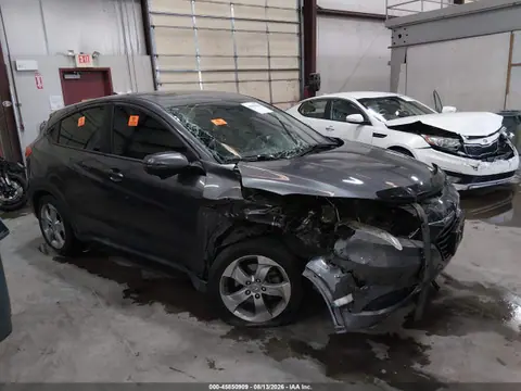 3CZRU6H50GM722276 — 2016 Honda HR-V EX, Передняя часть справа (Right Front), фото до ремонта