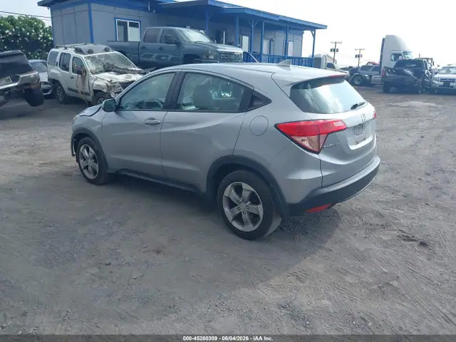 2018 Honda HR-V LX VIN 3CZRU6H38JG701745 фото 3