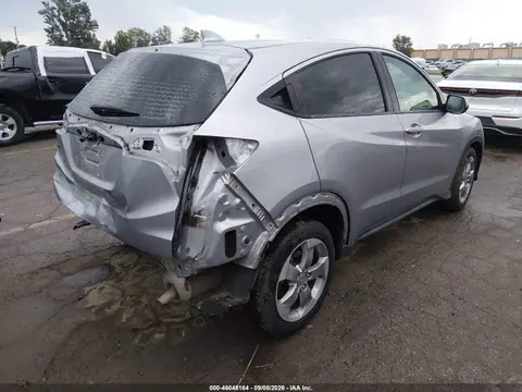 2018 Honda HR-V LX VIN 3CZRU5H38JM715480 фото 4