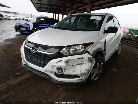 2018 Honda HR-V LX VIN 3CZRU5H33JM720909 фото 2